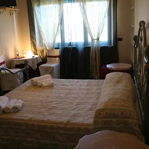 https://la-boheme.hotelinveneto.com